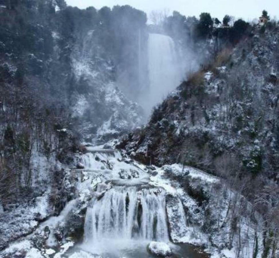 Готель Il Casolare Della Cascata Терні Екстер'єр фото